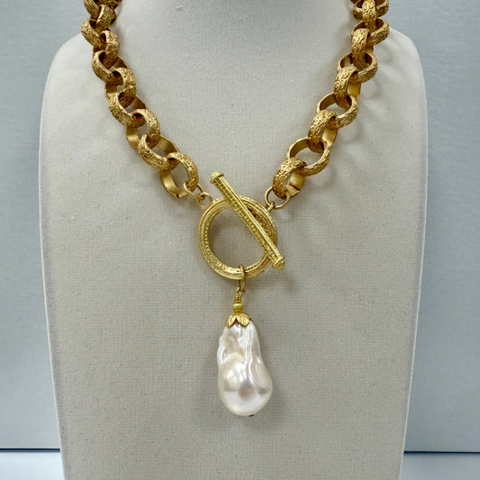 GDS Necklace - Front Toggle Patterned Chain with Baroque Pearl