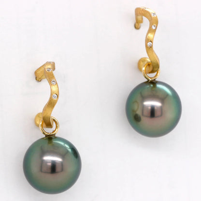 Earrings with Tahitian Pearl Drops On Wavy Hoops in 18kt Gold