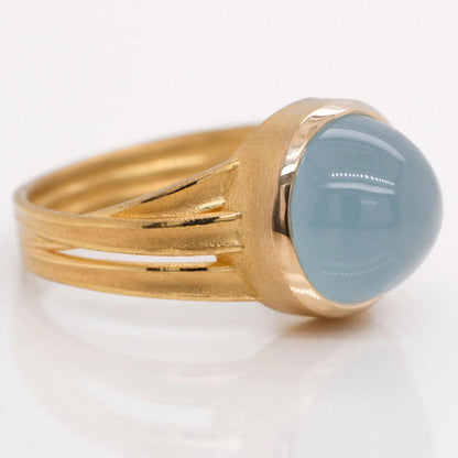 Flat Ribbons Ring with Aquamarine Cabochon in 18kt Gold