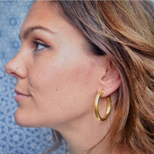 Ariela Medium Oval Hoop 1.5"