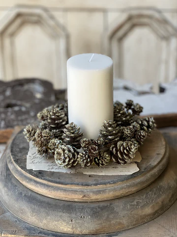 L&V Shimmer Pine Cone Can Ring - 4"