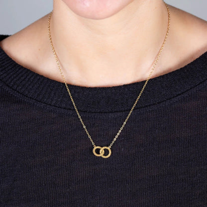Petite Interlocking Circles Necklace in 18k Gold