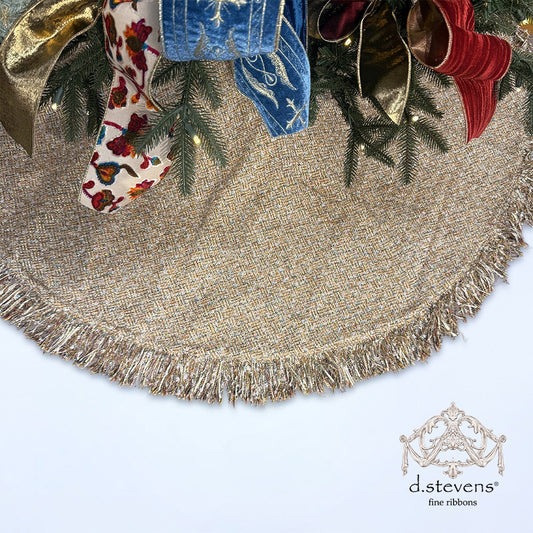 D.S Blissful Boucle Frayed Edge Tree Skirt - White/Gold