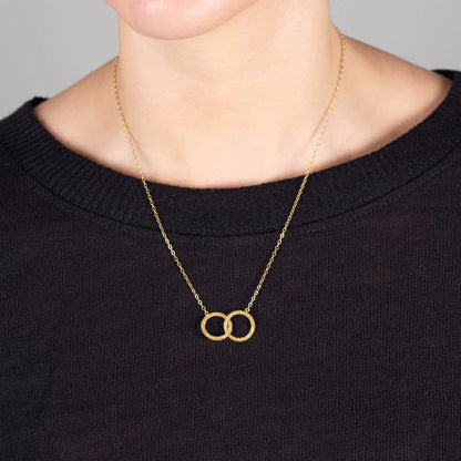 Interlocking Circles Necklace in 18k Gold
