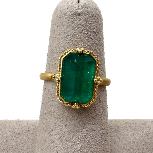 One of a Kind Emerald Ring in 18kt Gold 3.81tcw