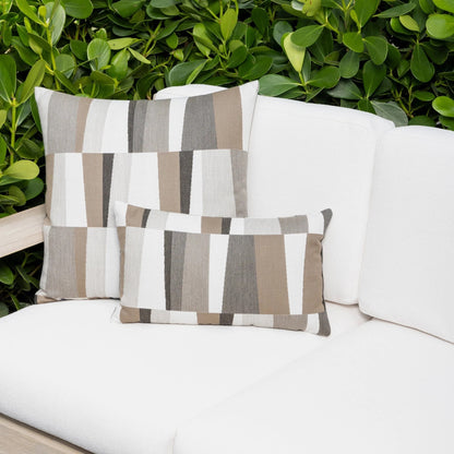 Strata Grigio Indoor/Outdoor Pillow - 22" X 22"